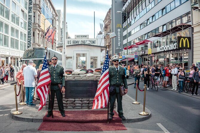 Private Transfer from Prague to Berlin with 2h of Sightseeing - FAQ