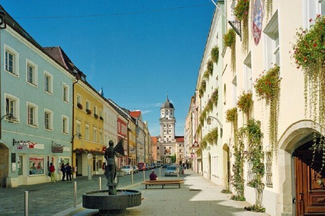 Private Transfer from Prague to Vilshofen with stop in .Krumlov or Hluboká - Key Points