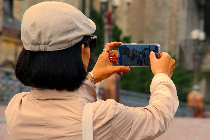 Private Transfer from Salzburg to Prague with local English-speaking driver - The Downsides to Keep in Mind