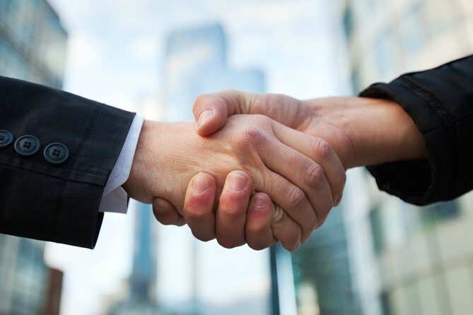 Private Transfer from Toronto Pearson Airport to Toronto City - Quick Takeaway