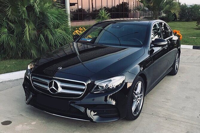 Private Transfer from Vancouver to Vancouver Airport YVR in Business Car - Key Points