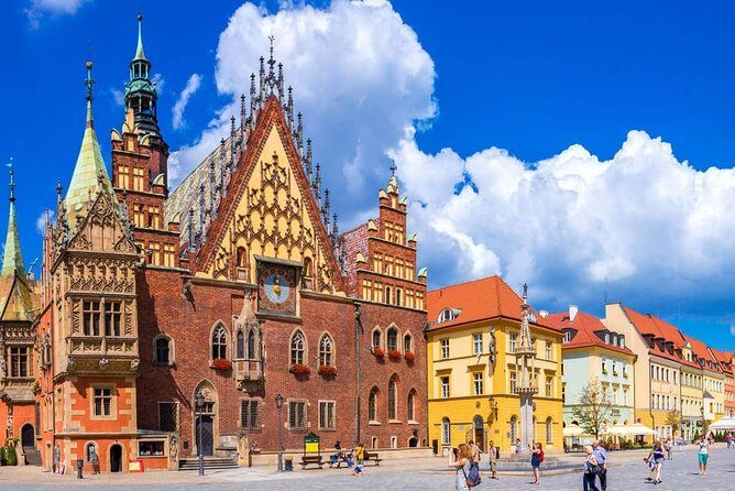 Private Transfer from Wroclaw (WRO) Airport to Wroclaw city centre - Who Will Benefit Most from This Service?
