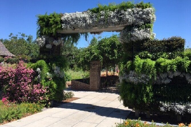 Private Transfer: Louis Armstrong Airport MSY to New Orleans in Luxury SUV - Price vs. Value