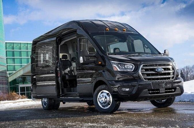 Private Transfer Theme Park Hotels to Orlando Airport by Bus/Limo - The Experience on the Road