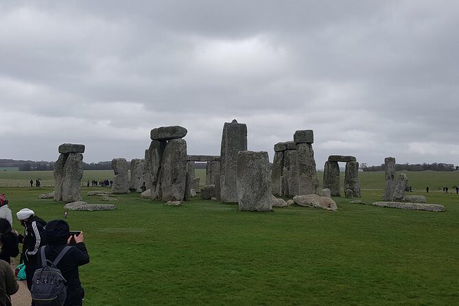 Private transfer to Southampton with a stop at Stonehenge - The Way This Transfer Shines