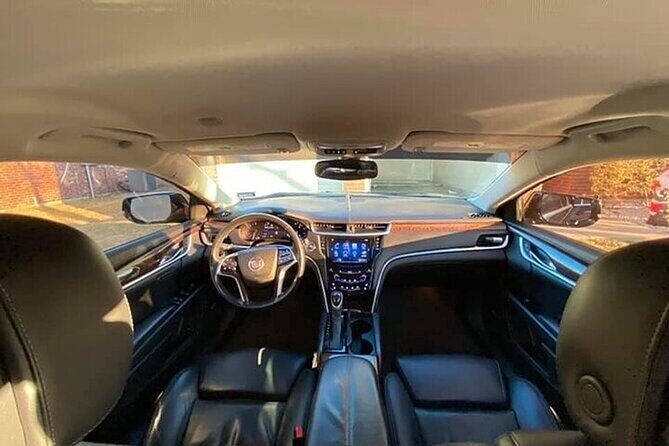 Private Transfer Toronto Hotels to Toronto Pearson Airport YYZ - What the Service Includes and What It Doesnt