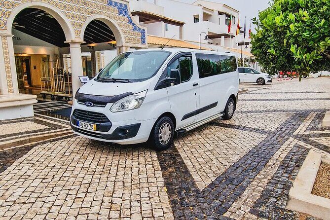 Private transfers between Faro and Carvoeiro - What to Expect During Your Journey