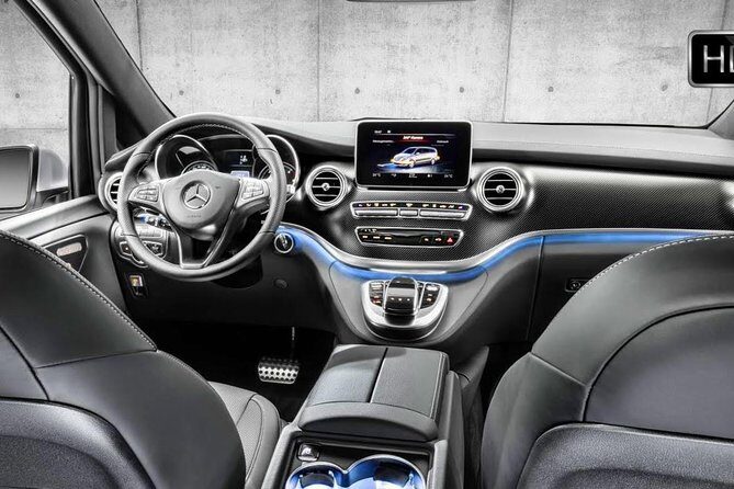 Private Transfers From Barcelona International Airport to City Center - How does the booking and pickup work?