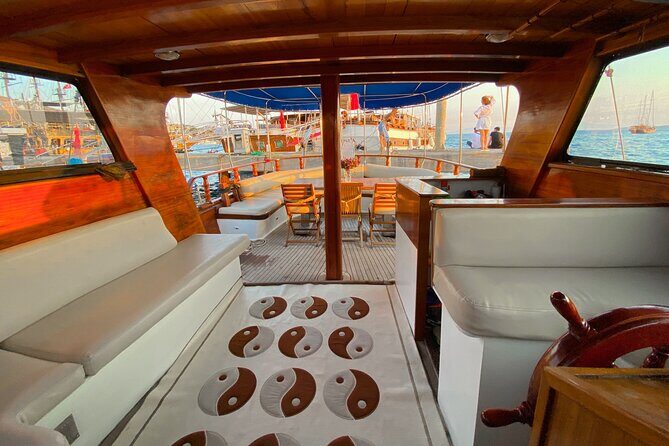 Private VIP Gulet Boat Tour With Lunch in Bodrum For 6 Hour - A Friendly Take on the Private Gulet Boat Tour in Bodrum