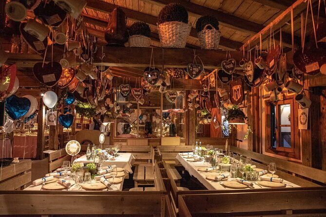 Private VIP Oktoberfest, Table, 3-Course-Menu, Beer & Champagne - Key Points