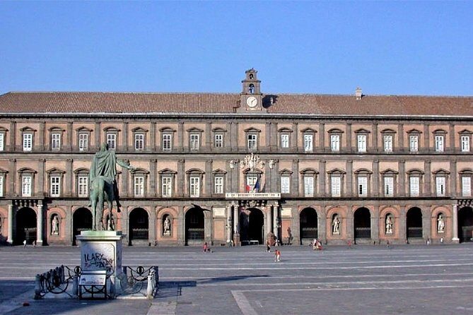 Private Walking Royal Tour of Naples: Castles and Kings - Key Points