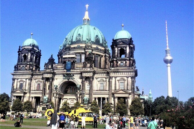 Private Walking Sightseeing Local Berlin Tour Guides up 15 Person - Who Should Consider This Tour?