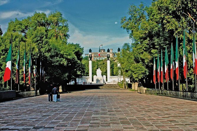 Private Walking Tour Anthropology Museum & Chapultepec Castle - Walking into the Details: What to Expect at Each Stop
