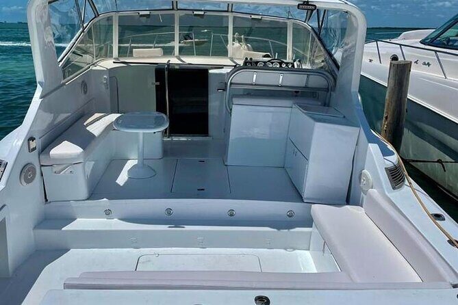 Private Yacht Cancun 42ft up to 8 people - Meeting and Additional Info