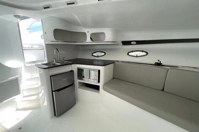 Private Yacht Cancun 42ft up to 8 people - FAQ