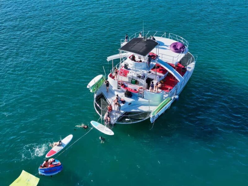 Private Yacht Charter Chica Fun 1 Waterslides all inclusive - Key Points
