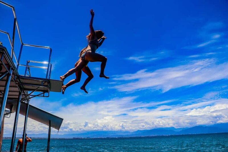 Private Yacht Charter Chica Fun 3 Waterslides all inclusive - Diving into the Details of this Yacht Tour