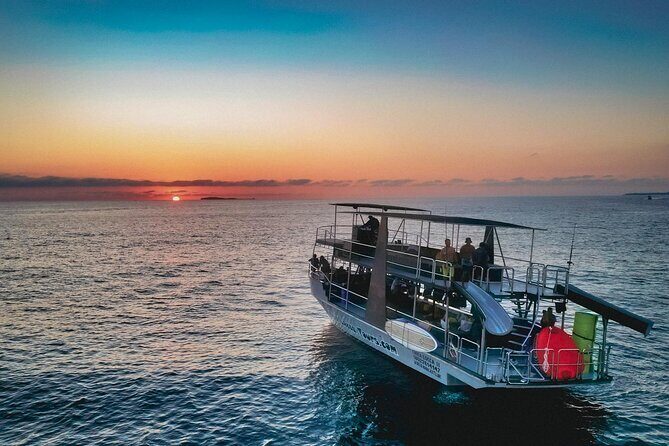 Private Yacht Charter ChicaFUN 2 Waterslides All Inclusive - FAQs