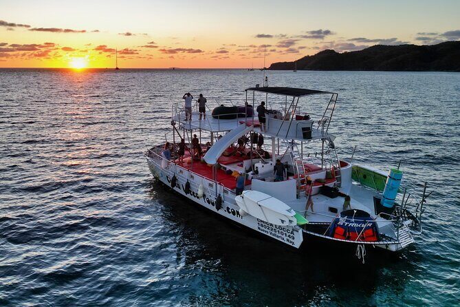 Private Yacht Charter on ChicaFun 1 Waterslides all inclusive - Pricing and Value