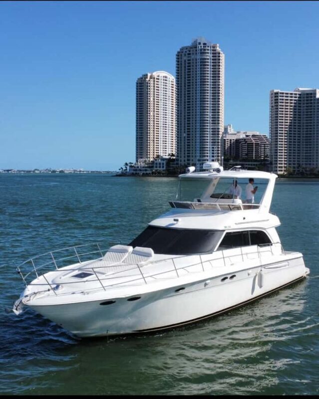 Private Yacht cruise, Biscayne Bay, Miami Beach. 52Ft - Key Points