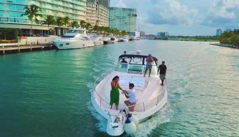 Private yacht in Cancun for maximun 15 people - The Practical Side: Pricing and Value