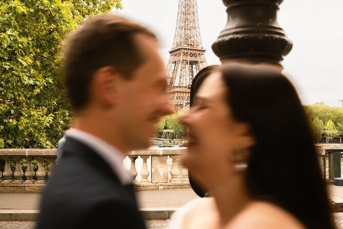 Professional Eiffel Tower Photo Tour with VOGUE Photographer - FAQs