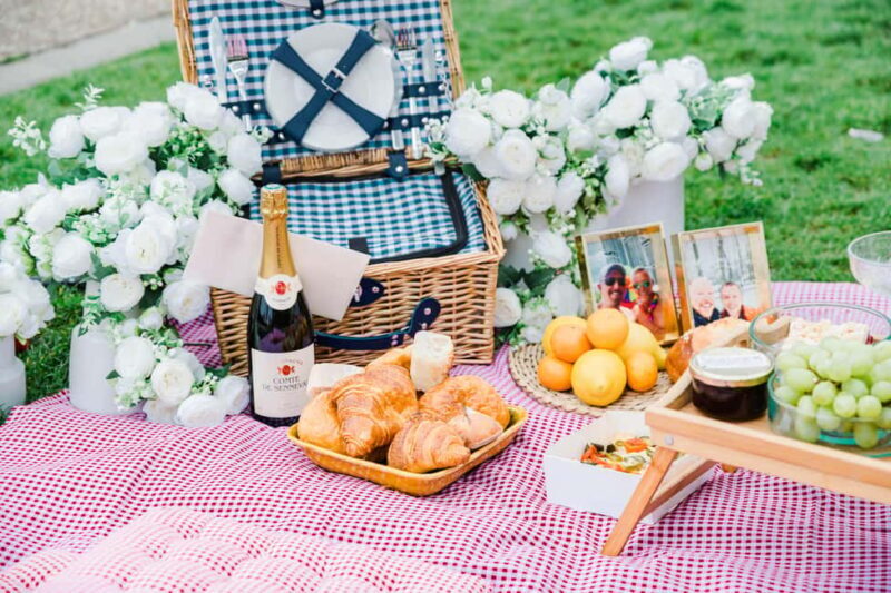 Proposal Picnic Paris / lgbtqia+ / Paris Proposal Planner - What to Expect from the Proposal Picnic Experience