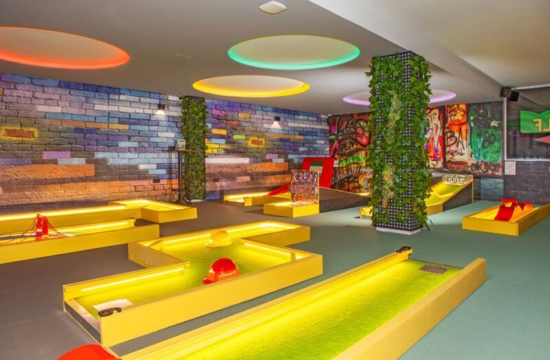 Puerto del Carmen: Indoor 18 hole Crazy Mini Golf Experience - Practical Details and How It Fits Into Your Trip