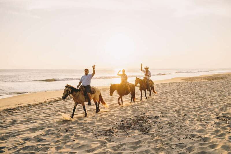 Puerto Escondido: Sunset Horse Back Riding Tour - The Experience of the Ride