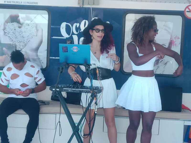 Puerto Rico, Las Palmas: Boat Party - The Entertainment and Atmosphere