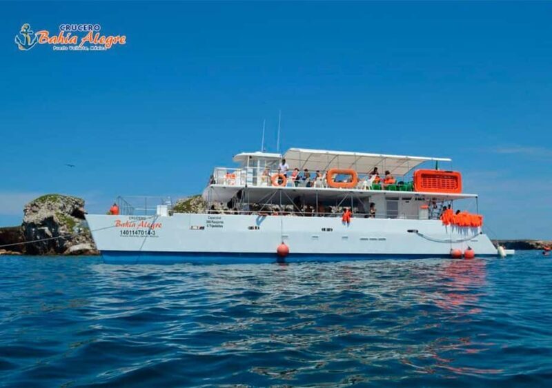 Puerto Vallarta: Cruise, Breakfast, Lunch & Open Bar Onboard - Onboard Entertainment and Atmosphere