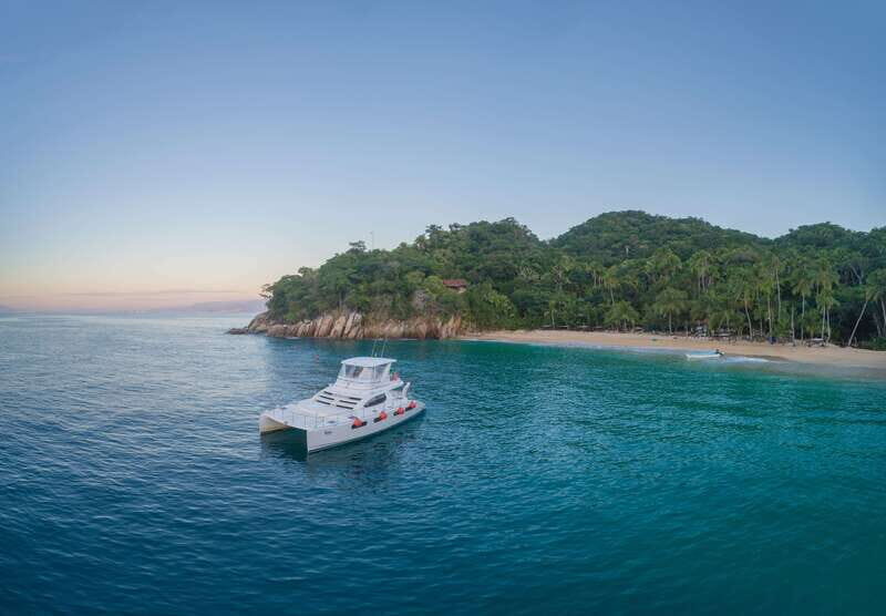 Puerto Vallarta: Luxury Yacht Tour with Lunch and Open Bar - What Makes This Yacht Tour Special