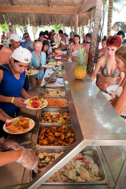 Punta Cana: Saona Island Full-Day Open Bar, Lunch & Transfer - Who Is This Tour Best For?