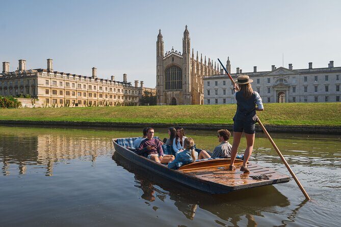 Punting Tour in Cambridge - What to Expect from the Punting Experience