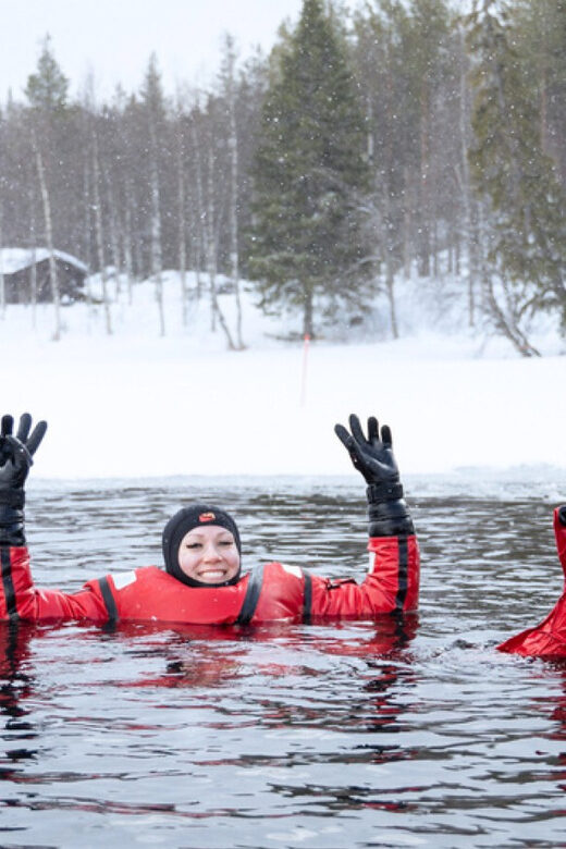 Pyhätunturi: Ice Floating & Sauna Experience - Key Points