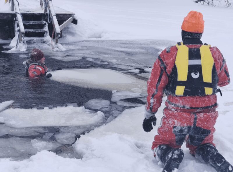 Pyhätunturi: Ice Floating & Sauna Experience - Practical Details and Considerations