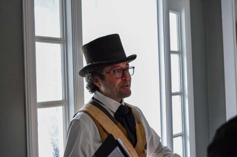 Quebec City : Guided Tour & Gin at the Quebec Garrison Club - A Closer Look at the Quebec Garrison Club Experience