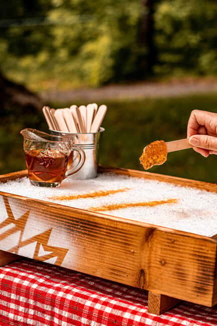 Quebec City (Lévis): self-guided sugar shack tour + meal + maple taffy - Quebec City (Lévis): Self-Guided Sugar Shack Tour + Meal + Maple Taffy