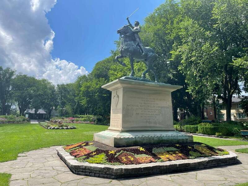 Quebec City: Montcalm & St-Jean Baptiste Walking Tour (2,5h) - A Closer Look at the Tour Experience