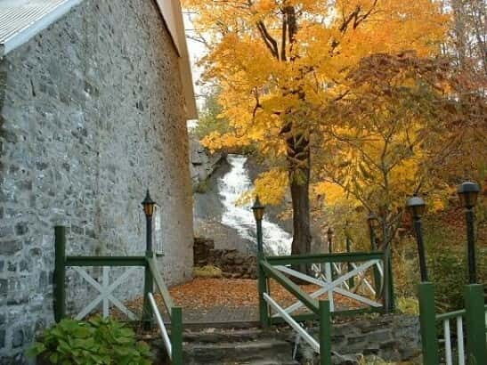 Quebec: City Tour, Montmorency Falls & Île d'Orléans Tour - Exploring Montmorency Falls