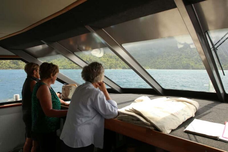 Queen Charlotte Sound Mail Boat Cruise from Picton - The Guides and Commentary