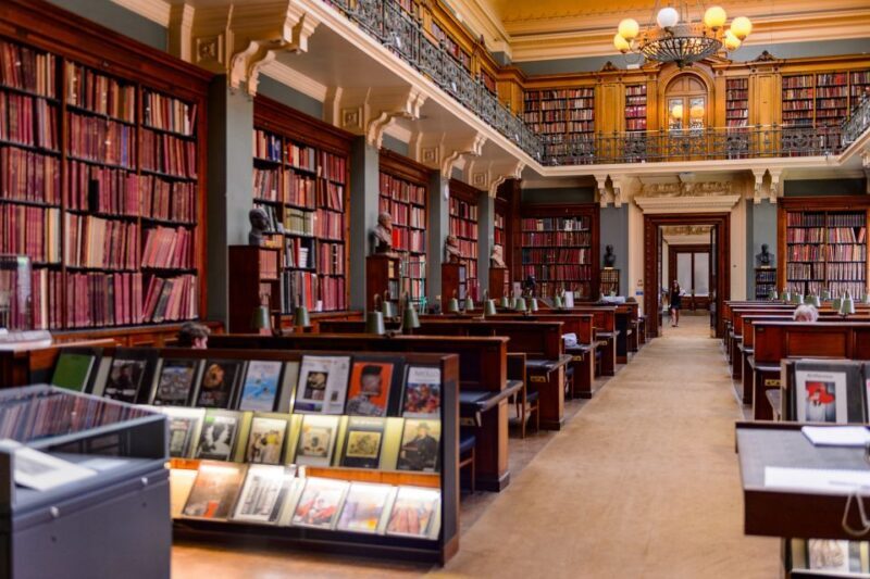 Queen Elizabeth II and Royal Secrets Private Tour - Key Points