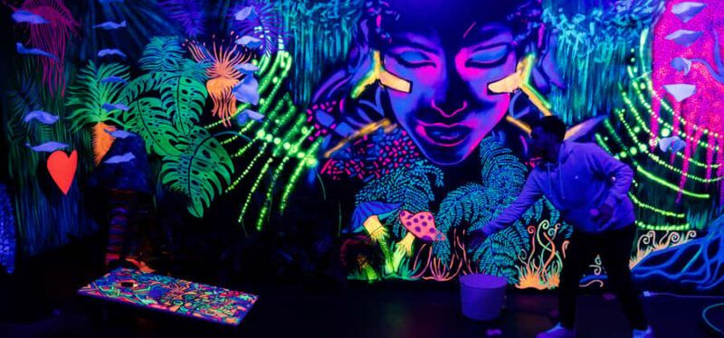 Queenstown: Indoor Putt 'n' Glow Mini Golf - Experience Overview