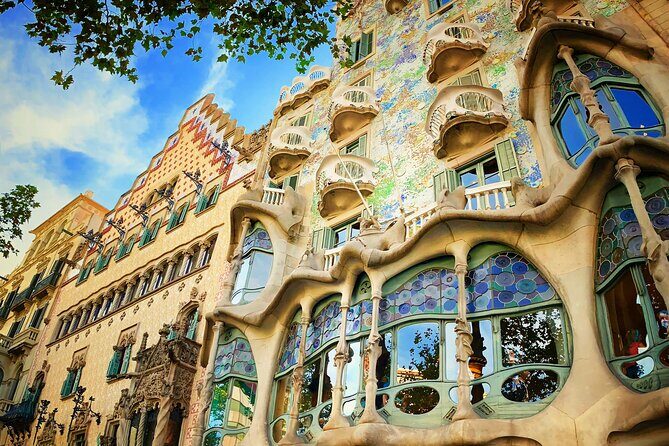 Ramblas, Old Town, Gothic and Gaudi Architecture Walking Tour - Key Points
