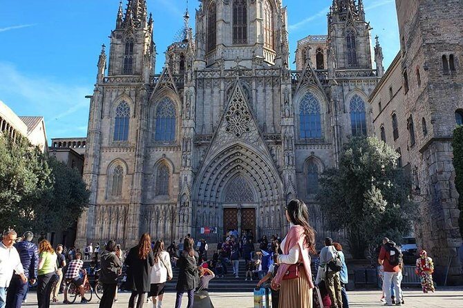 Ramblas, Old Town, Gothic and Gaudi Architecture Walking Tour - Gaudí’s Masterpieces from the Outside