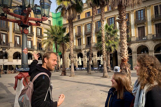 Ramblas, Old Town, Gothic and Gaudi Architecture Walking Tour - Passeig de Gracia: A Modernist Showcase