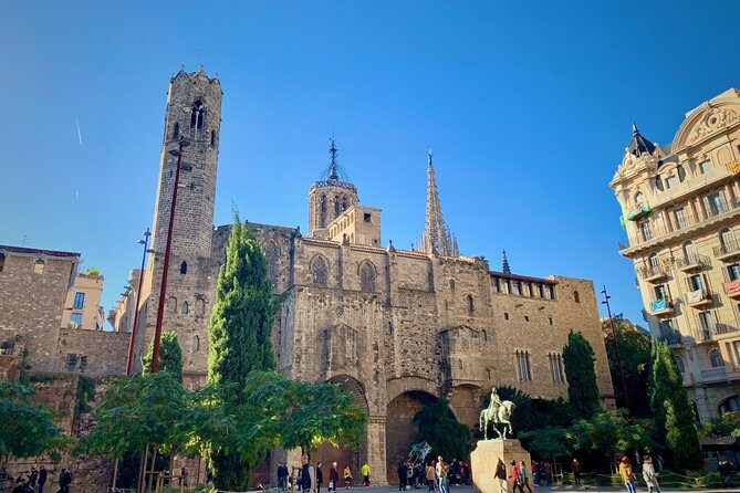 Ramblas, Old Town, Gothic and Gaudi Architecture Walking Tour - Accessibility and Practical Tips