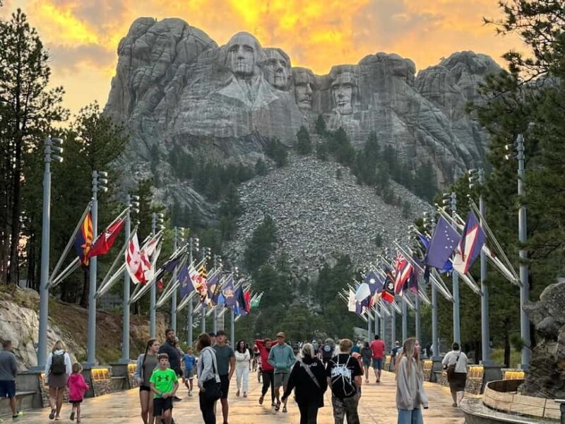 Rapid City: Black Hills Tour with Monument Tour - Key Points