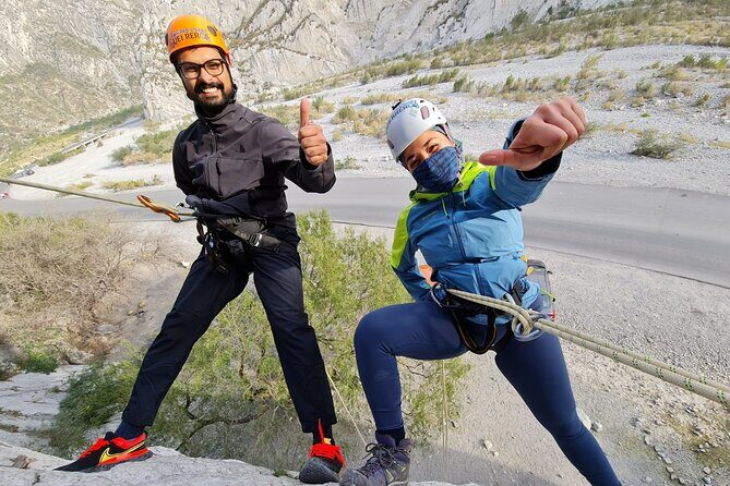 Rappelling Class, an Exciting Experience - The Instruction and Group Size