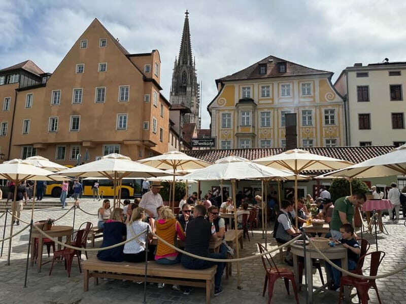 Regensburg Unveiled: Through Its People, Art and Flavors - Architectural Highlights and Artistic Discoveries